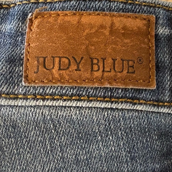 Judy Blue Distressed Relaxed Fit JB8271dk
Size 5/27 - Picture 4 of 4